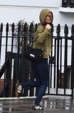 PIPPA MIDDLETON Out and About on the Kings Road in Chelsea