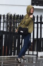 PIPPA MIDDLETON Out and About on the Kings Road in Chelsea