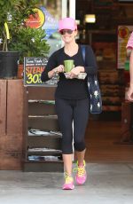 REESE WITHERSPOON Leavs a Market in Santa Monica 05/14/2015