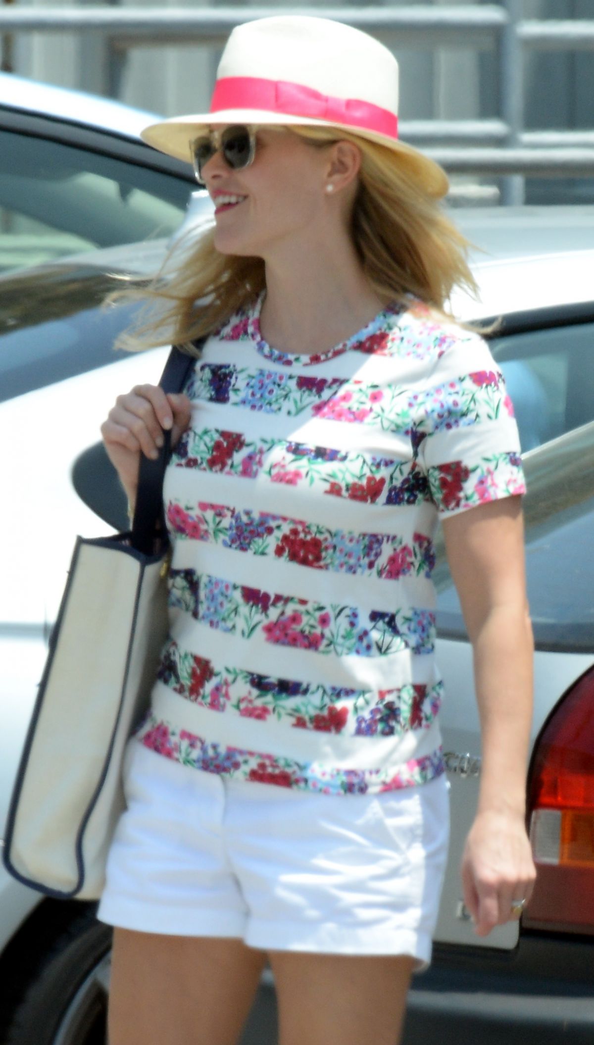 REESE WITHERSPOON Shoping at Sephora in Santa Monica 05/23/2015 REESE WITHERSPOON Shoping at Sephora in Santa Monica 05/23/2015