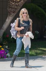 SARAH MICHELLE GELLAR Out and About in Los Angeles 05/27/2015