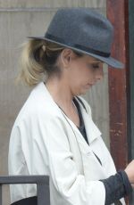 SARAH MICHELLE GELLAR Out and About in Santa Monica 05/14/2015