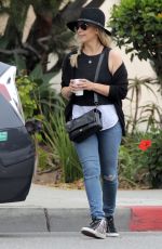 SARAH MICHELLE GELLAR Out and About in Santa Monica 05/26/2015