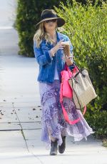 SARAH MICHELLE GELLAR Out and About in Venice 05/20/2015