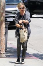 SARAH MICHELLE GELLAR Out Shopping in Brentwood 05/29/2015