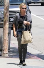 SARAH MICHELLE GELLAR Out Shopping in Brentwood 05/29/2015