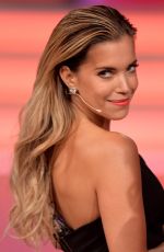 SYLVIE VAN DER VAART at Let