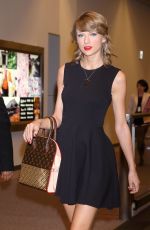 TAYLOR SWIFT Arrives at Narita International Airport in Tokyo 05/03/2015