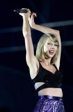 TAYLOR SWIFT at 1989 World Tour at Tiger Stadium in Baton Rouge