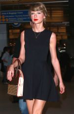 TAYLOR SWIFT at Los Angeles International Airport 05/02/2015