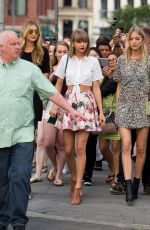 TAYLOR SWIFT, GIGI HADID and MARTHA HUNT Out in New York 05/29/2015