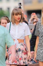 TAYLOR SWIFT, GIGI HADID and MARTHA HUNT Out in New York 05/29/2015