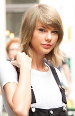 TAYLOR SWIFT Out and About in New York 05/28/2015