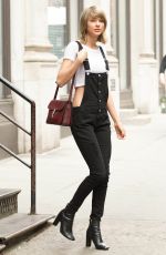 TAYLOR SWIFT Out and About in New York 05/28/2015