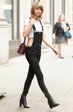 TAYLOR SWIFT Out and About in New York 05/28/2015