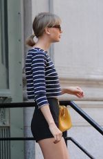 TAYLOR SWIFT un Shorts Leaves Her Apartment in New York 05/30/2015