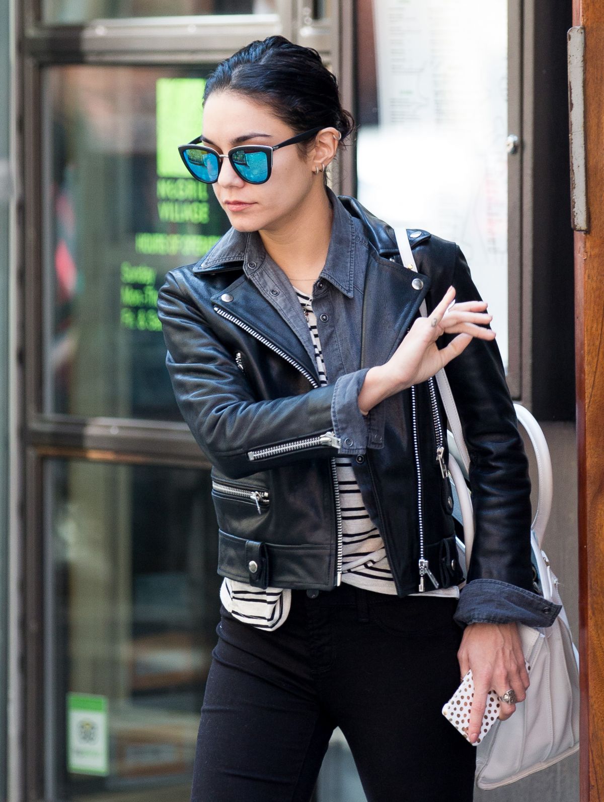 VANESSA HUDGENS Leaves Her Apartment in Soho 05/02/2015 VANESSA HUDGENS Leaves Her Apartment in Soho 05/02/2015