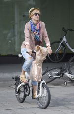 WOLKE HEGENBARTH Out Shopping in Berlin