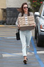 ALESSANDRA AMBROSIO Getting Pizza in Pacific Palisades 06/09/2015