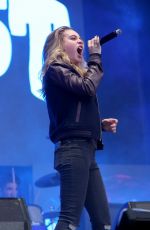 BEATRICE MILLER Performs at Digifest 2015 in New York