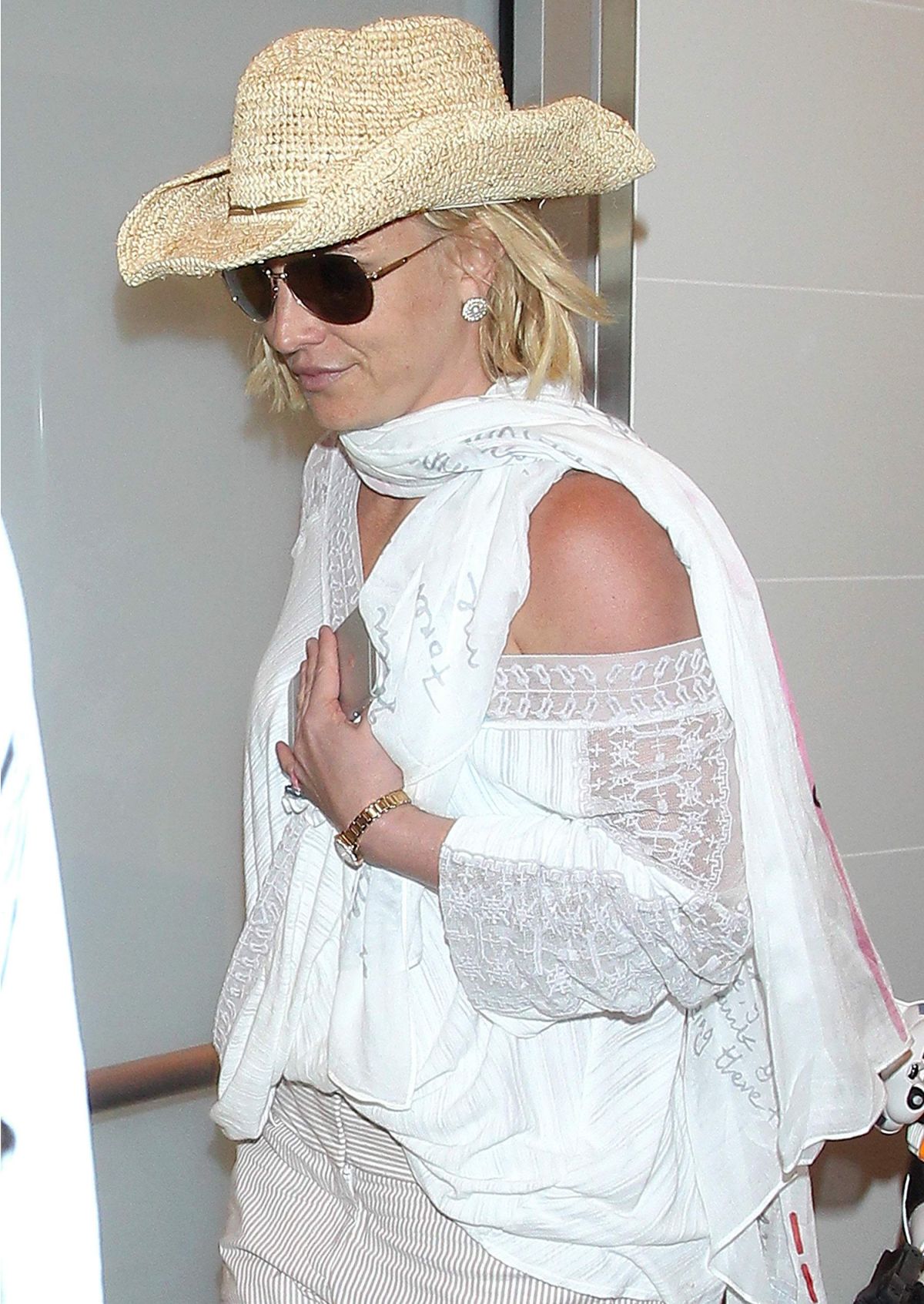 BRITNEY SPEARS Arrives at LAX Airport in Los Angeles 06/18/2015 BRITNEY SPEARS Arrives at LAX Airport in Los Angeles 06/18/2015