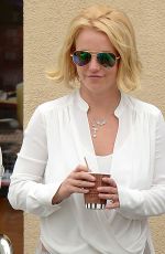 BRITNEY SPEARS at Corner Bakery Cafe in Calabasas