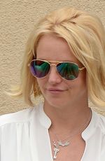 BRITNEY SPEARS at Corner Bakery Cafe in Calabasas