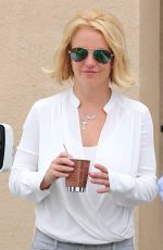 BRITNEY SPEARS at Corner Bakery Cafe in Calabasas