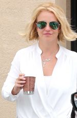 BRITNEY SPEARS at Corner Bakery Cafe in Calabasas
