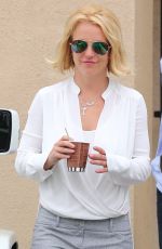 BRITNEY SPEARS at Corner Bakery Cafe in Calabasas