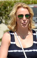 BRITNEY SPEARS Leaves Corner Bakery Cafe in Calabasas 05/31/2015