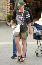 BRITNEY SPEARS Out and About in Thousand Oaks 06/03/2015