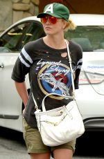 BRITNEY SPEARS Out and About in Thousand Oaks 06/03/2015