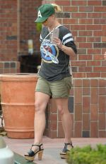 BRITNEY SPEARS Out and About in Thousand Oaks 06/03/2015