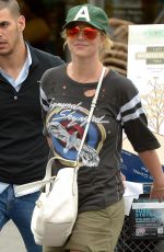 BRITNEY SPEARS Out and About in Thousand Oaks 06/03/2015