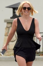 BRITNEY SPEARS Out and About in Thousand Oaks 06/10/2015