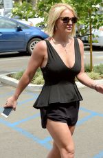BRITNEY SPEARS Out and About in Thousand Oaks 06/10/2015