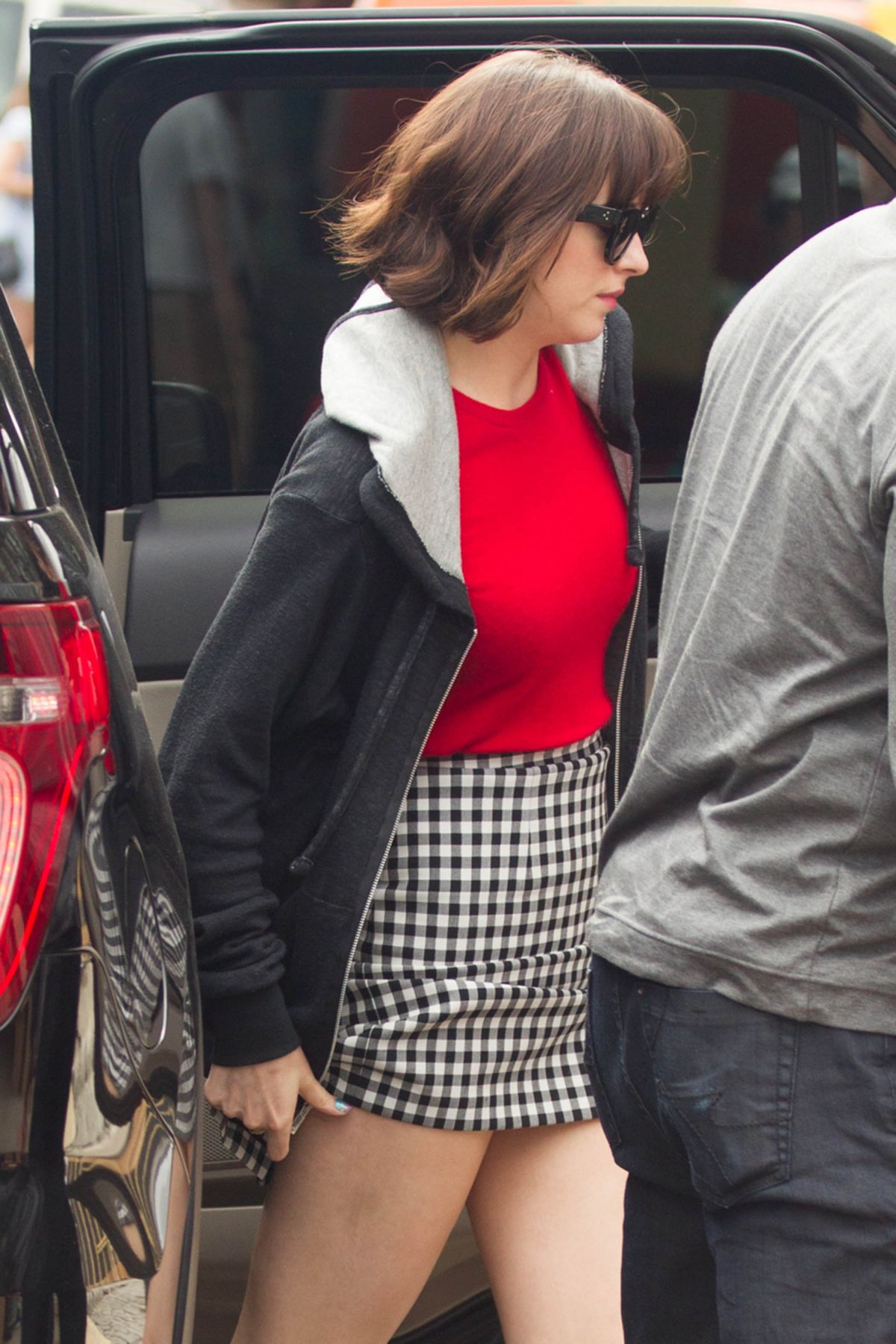 DAKOTA JOHNSON on the Set of How to be Single in New York 06/17/2015 DAKOTA JOHNSON on the Set of How to be Single in New York 06/17/2015
