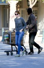 EMMA STONE Shopping Grocery at Ralphs in Malibu 06/05/2015