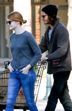 EMMA STONE Shopping Grocery at Ralphs in Malibu 06/05/2015