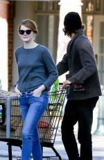 EMMA STONE Shopping Grocery at Ralphs in Malibu 06/05/2015