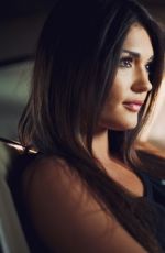 INDIA REYNOLDS - Growl & Grandeur Clothes Photoshoot