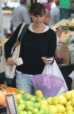 JENNIFER GARNER Shopping at Farmer