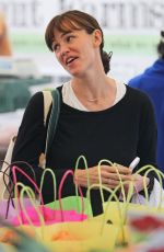 JENNIFER GARNER Shopping at Farmer