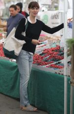 JENNIFER GARNER Shopping at Farmer