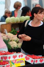 JENNIFER GARNER Shopping at Farmer