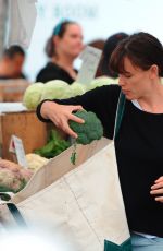JENNIFER GARNER Shopping at Farmer