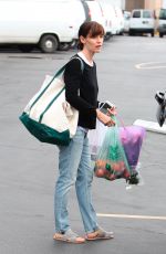 JENNIFER GARNER Shopping at Farmer