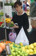 JENNIFER GARNER Shopping at Farmer