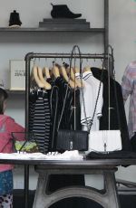 JENNIFER GARNER Shopping in Brentwood 06/13/2015